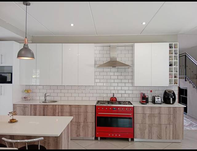 4 BEDROOM HOUSE FOR SALE IN FERNDALE